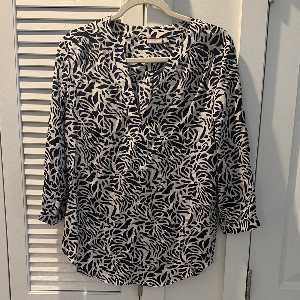 Women's Black and White Patterned Top